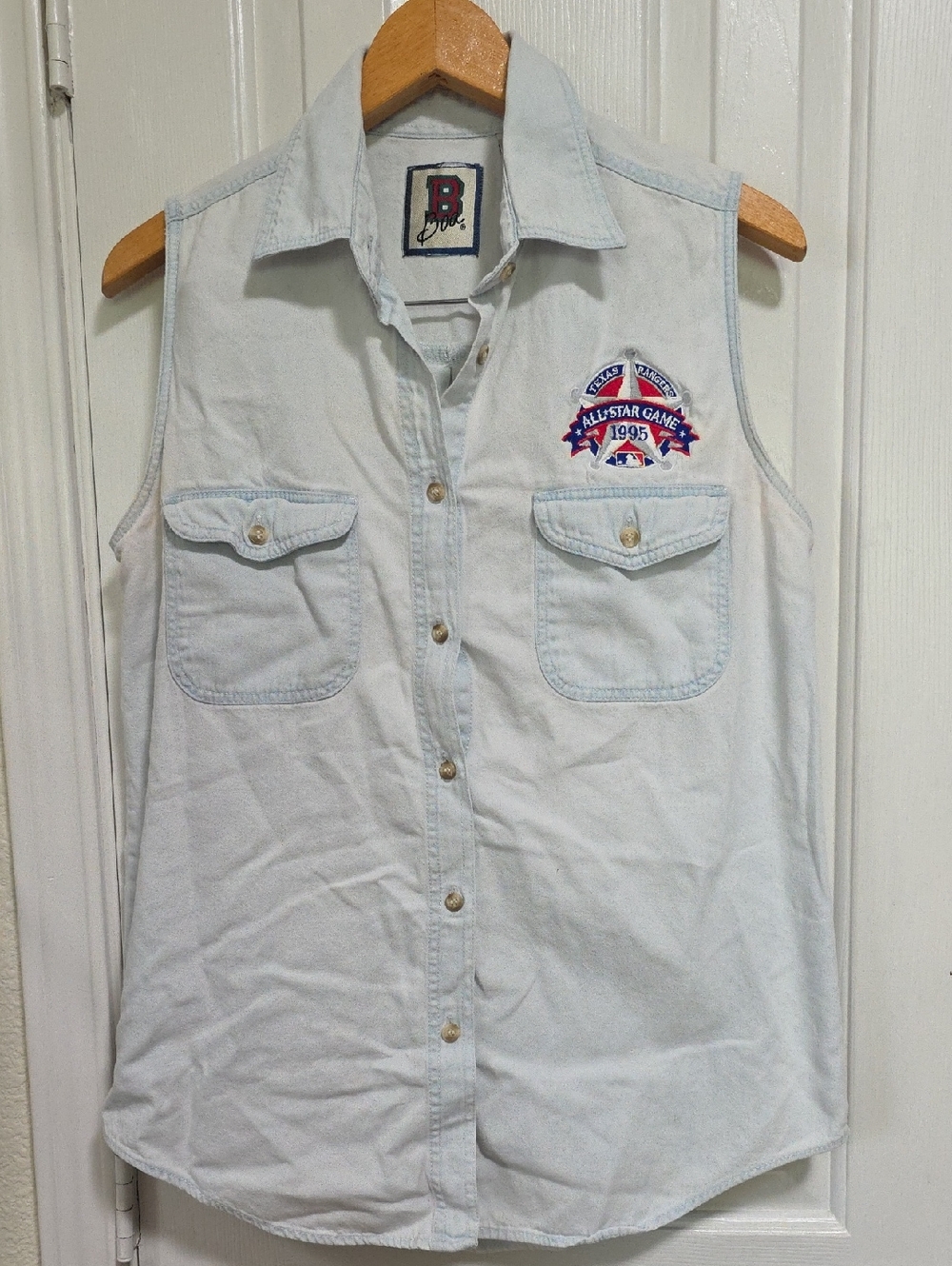 Light Wash Sleeveless Button-Up Shirt with Embroidered 1995 All-Star Patch